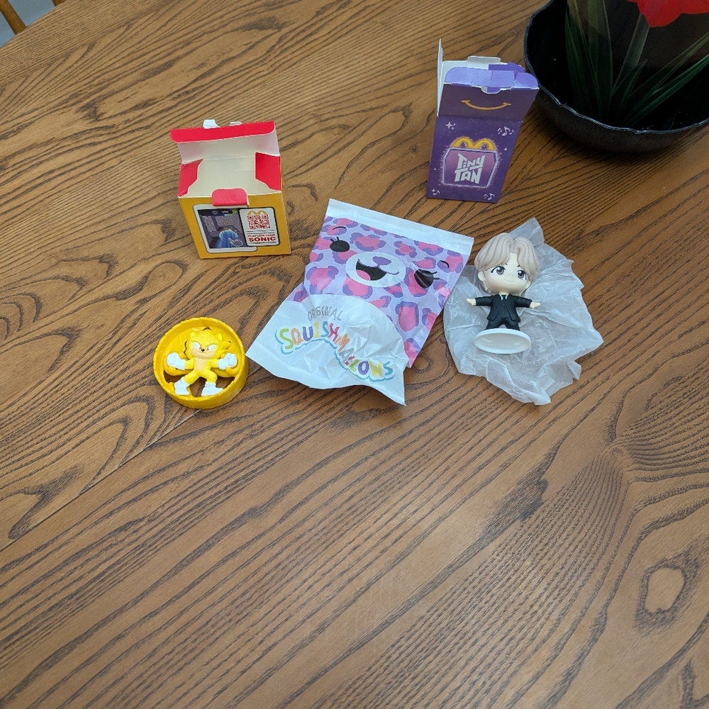 McDonald Toys X 3. Sonic, Tiny Tan, Squishmallow. See Pictures.